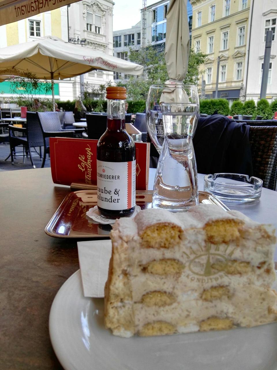 erster Stop beim Cafe Traxlmayr