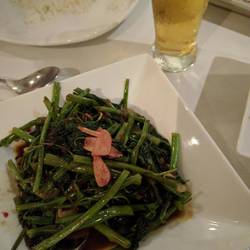 Wasserspinat, sehr gut gemacht.