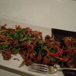 Entenbrust mit Tamarindenglasur auf Chiliebett