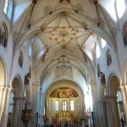 Innenraum mit Sterngewölbe