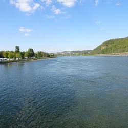 Zusammenfluss Rhein (rechts) und Mosel (links)