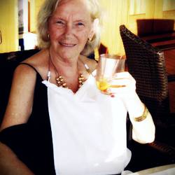 Hannelore mit Serviette