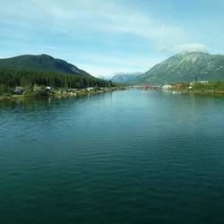 Shortest River, Nares River, flows both ways depending on the levels of water in the lakes.