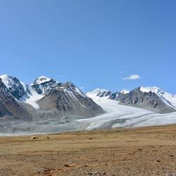 Zelten mit Aussicht auf das Tavan Bogd Massiv