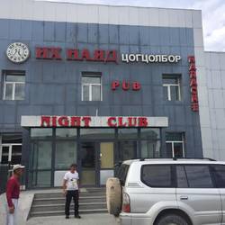 Hotel? Nachtclub? Puff? Das erste trifft auf jeden Fall zu...