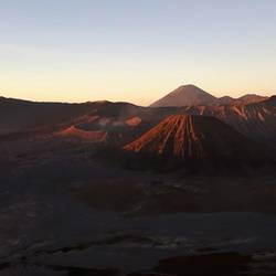 Bromo, Batok und Semeru (im Hintergrund)