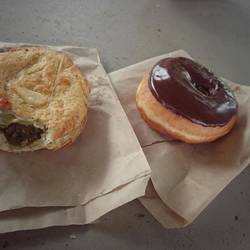 Lunch; Pies, doughnuts und iced coffee