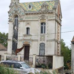 One of the quirky places we saw along the way, many of them looked abandoned in some way