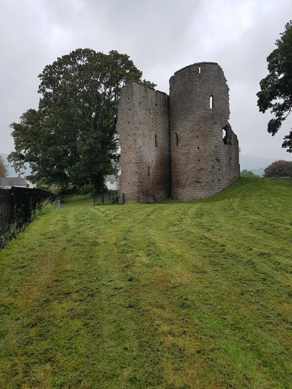 Crickhowell castle