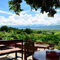 Am Red Mountain Estate Weingut, mit Blick auf den Inle See