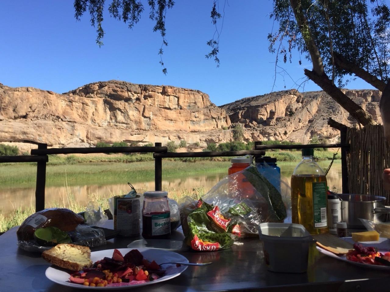 Mittagessen auf unserem Campingplatz