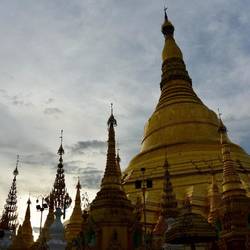 Die Shwedagon Pagode bei Sonnenuntergang