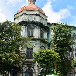 Auf der einen Straßenseite...