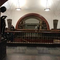polshchad revolyutsii train station
