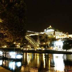 The lights are reflecting in the "Rio Douro"!