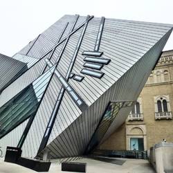 The Royal Ontario Museum - a marriage of historic and totally modern architecture. Impressive!