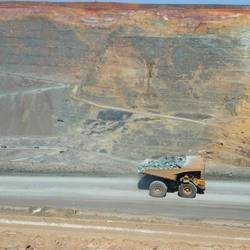 Eine Ladung des Trucks beinhaltet ca Gold in der Größe eines Golfballes. Und da sind einige Trucks unterwegs!