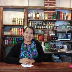Flory im Cafe von den Fuentes