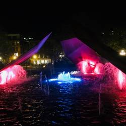 Fountain in front of the station