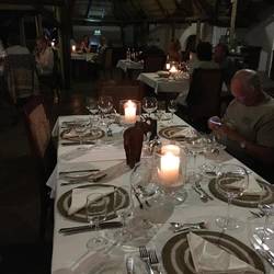 Zum Abendessen in der Lodge