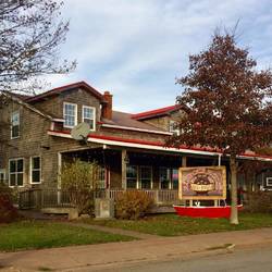 Lunch at the pub in Pictou.