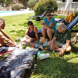 Kleines Picknick am Pool