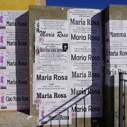 So sehen auf Sardinien die Sterbeanzeigen aus. Einfach im Dorf an eine Wand "plakatiert"