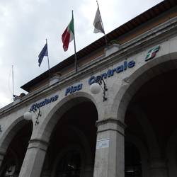 Hauptbahnhof Stazione Pisa Centrale