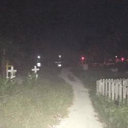 ... Heimweg über den Friedhof