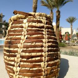 A shapely basket from "Assuan" - Mom tinkered it!