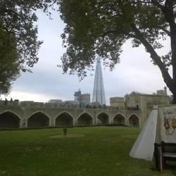 Tower, dahinter The Shard