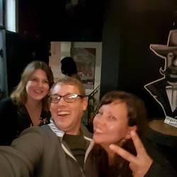 Selfie auf dem Weg nach draußen... eigentlich sollten wir uns lieber möglichst schnell aus dem Staub machen