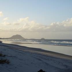 Papamoa beach met Mt Maunganui