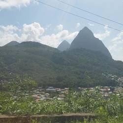 Soufriere vor den beiden Pitons