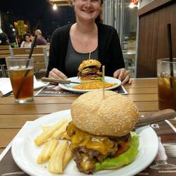 Weihnachtsessen im Dennys Abu Dhabi