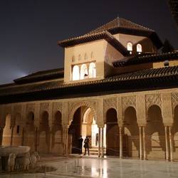 Nazrid palace at night