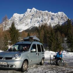 Ravioli und serbische Bohnensuppe in der Sonne vor der Zugspitze👍