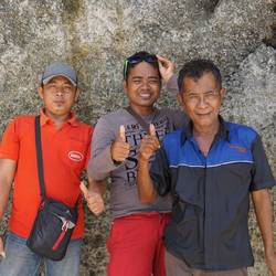 ''Hey Lady, take picture!''