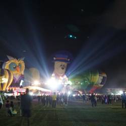 Une dizaine de mongolfière de 10 pays différents.