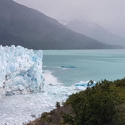 Ice chunk falling into the lake