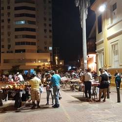 Food stalls, fruits and a lively atmosphere
