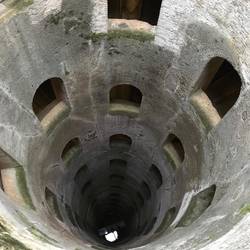 Der Blick in den Pozzo di San Patrizio in Orvieto.