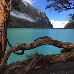 A beautiful lake on the way to the Laguna 69 trail