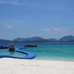 Du sable blanc et des eaux turquoises.