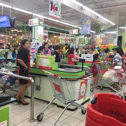 Grocery store on Saturday night in Hue