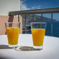 Färskpressad juice på Reids, samma pris som 12 glas vin på vår kvarterskrog