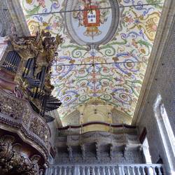 18th century organ with horizontal trumpet pipes