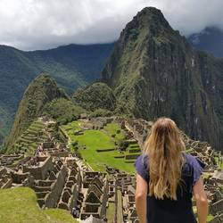 Machu Picchu im strahlenden Sonnenschein