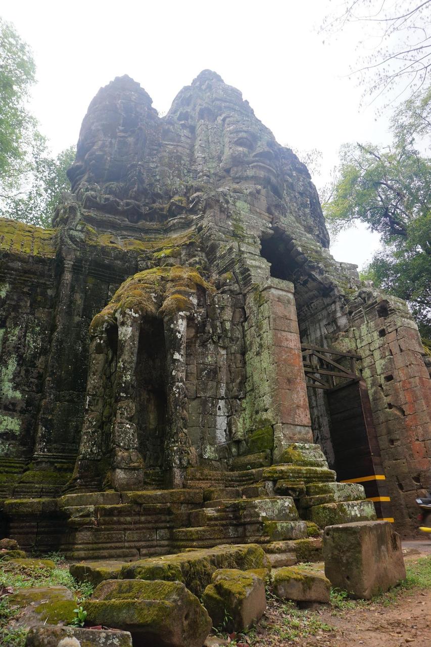 Une des arches d'Angkor Thom par lequel nous sommes passés.
