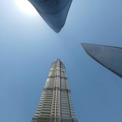 Zwischen den Wolkenkratzern von Pudong